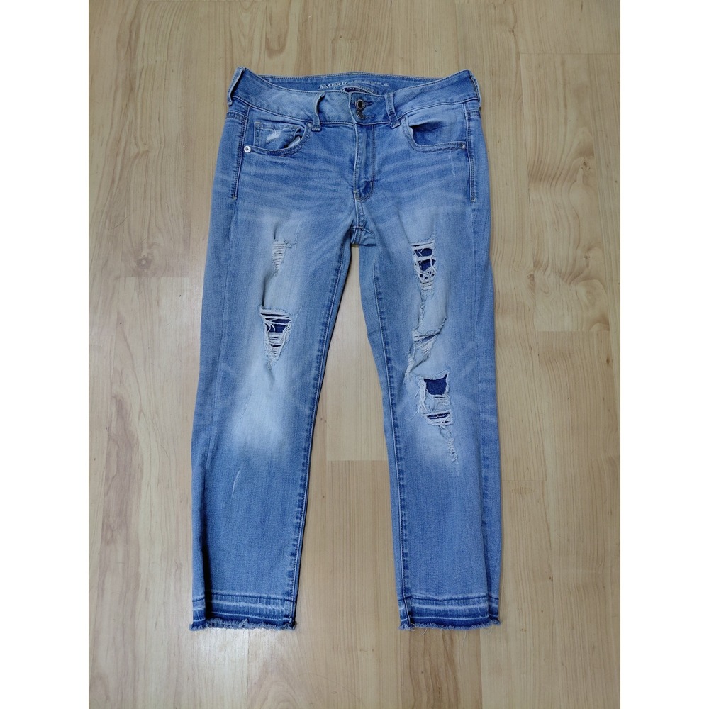 American Eagle Super Stretch Distressed Cropped Jeans Light Wash Blue Size 8